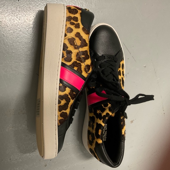 Michael Kors new never worn leopard print sneakers leather w/barbie pink stripe - Picture 7 of 7